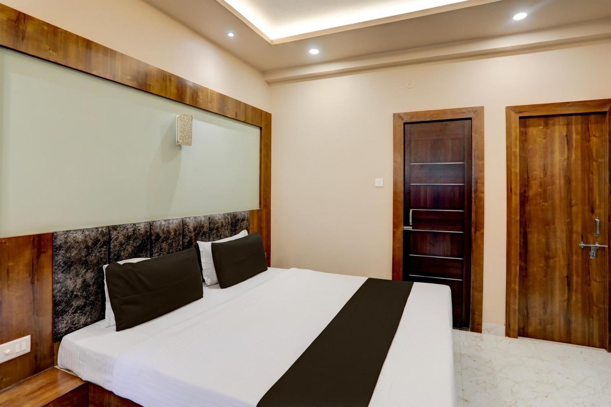 Hotel O Ruby House Puri Buitenkant foto